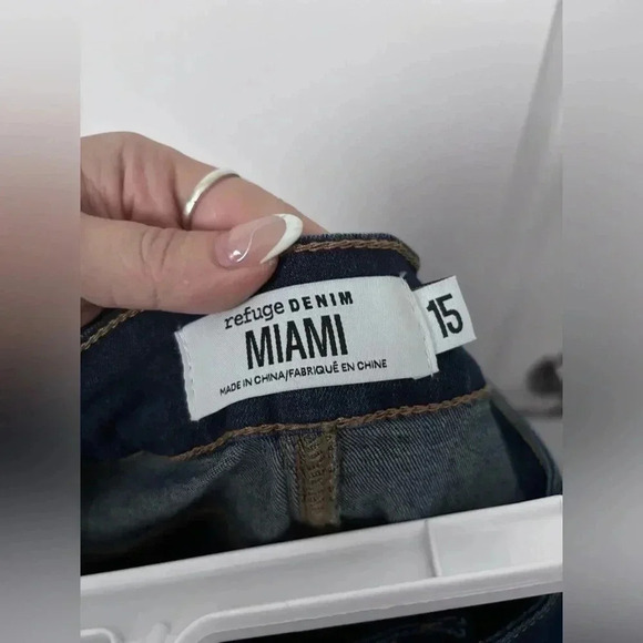 Refuge Denim | High-Waisted Dark Wash Stretchy Miami  Denim Shorts | Size 15 - Picture 6 of 9